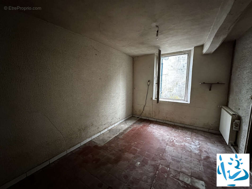 Maison à SAINT-JULIEN-DU-SAULT