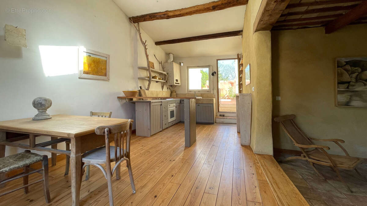 Maison à SAINT-QUENTIN-LA-POTERIE