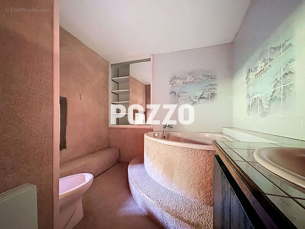 MONTBRAY, Maison de campagne au calme (grand séjour, 4 chambres, double garage) sur 10.000 m² de terrain. - photo 16