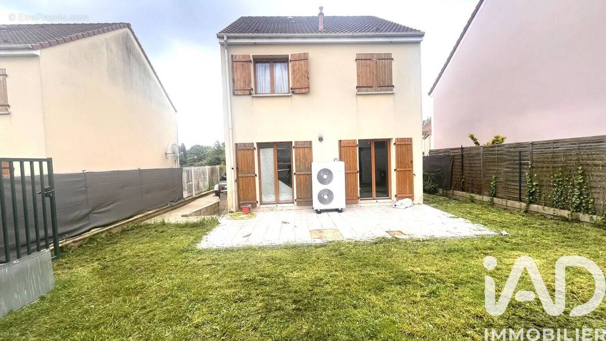 Photo 1 - Maison à RIS-ORANGIS