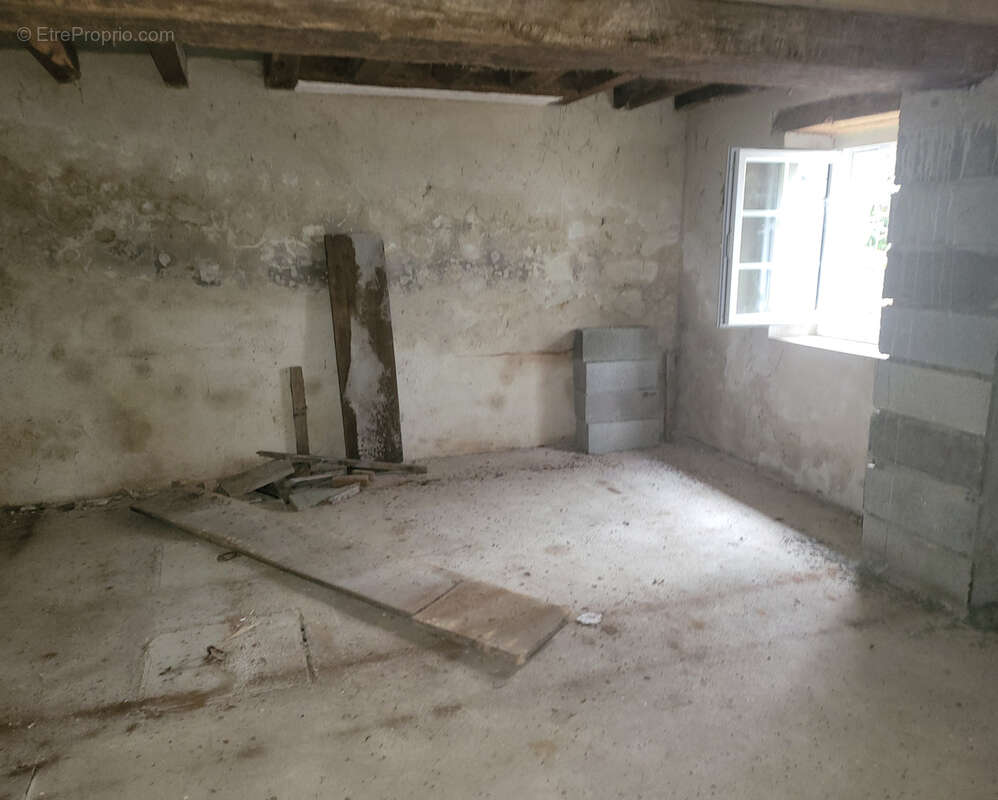 Maison à LUSSAC-LES-EGLISES