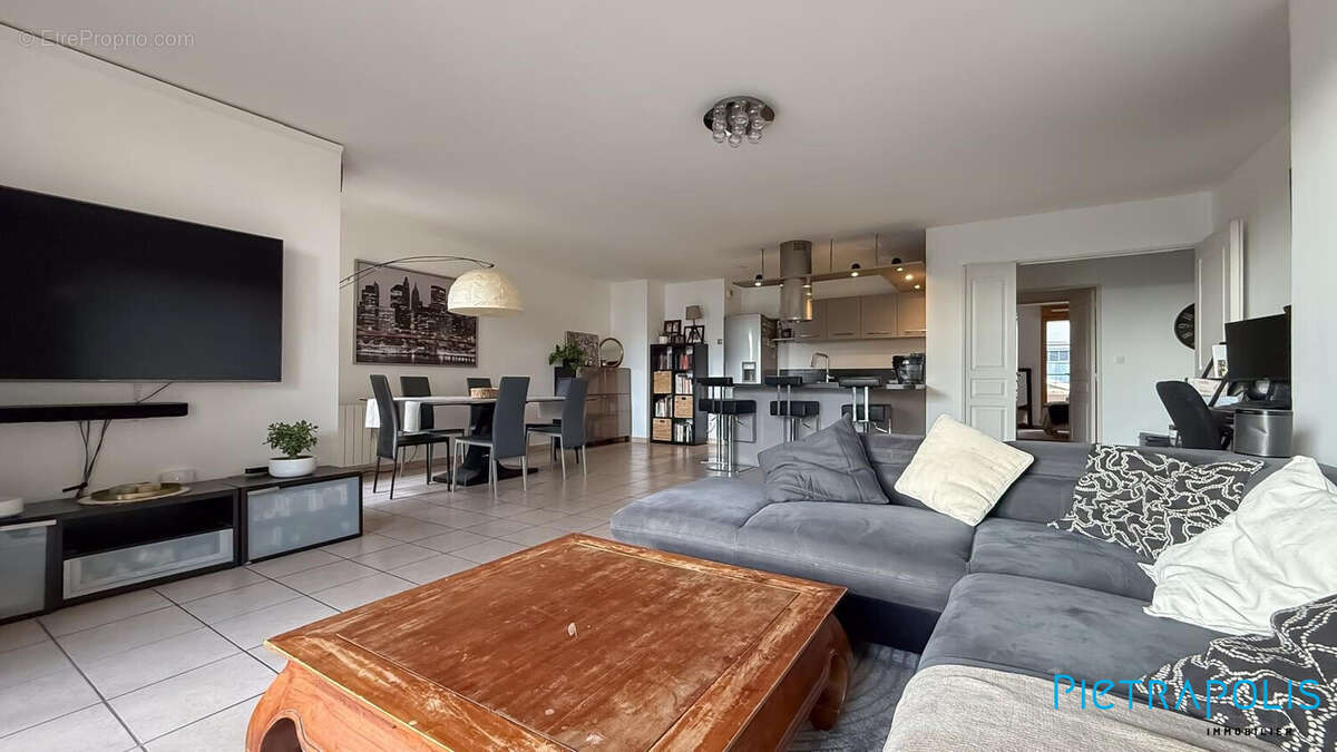 Appartement à COLLONGES-AU-MONT-D'OR