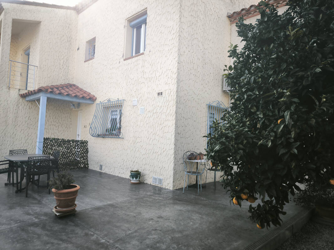 Maison à SAINT-LAURENT-DE-LA-SALANQUE