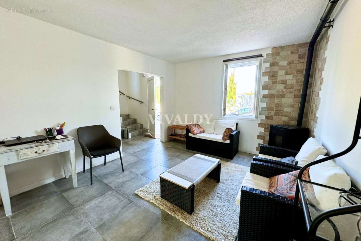 Séjour + Entrée - Maison à LA BRILLANNE