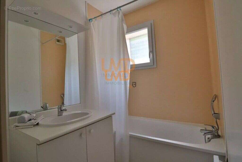 Appartement à AVENE