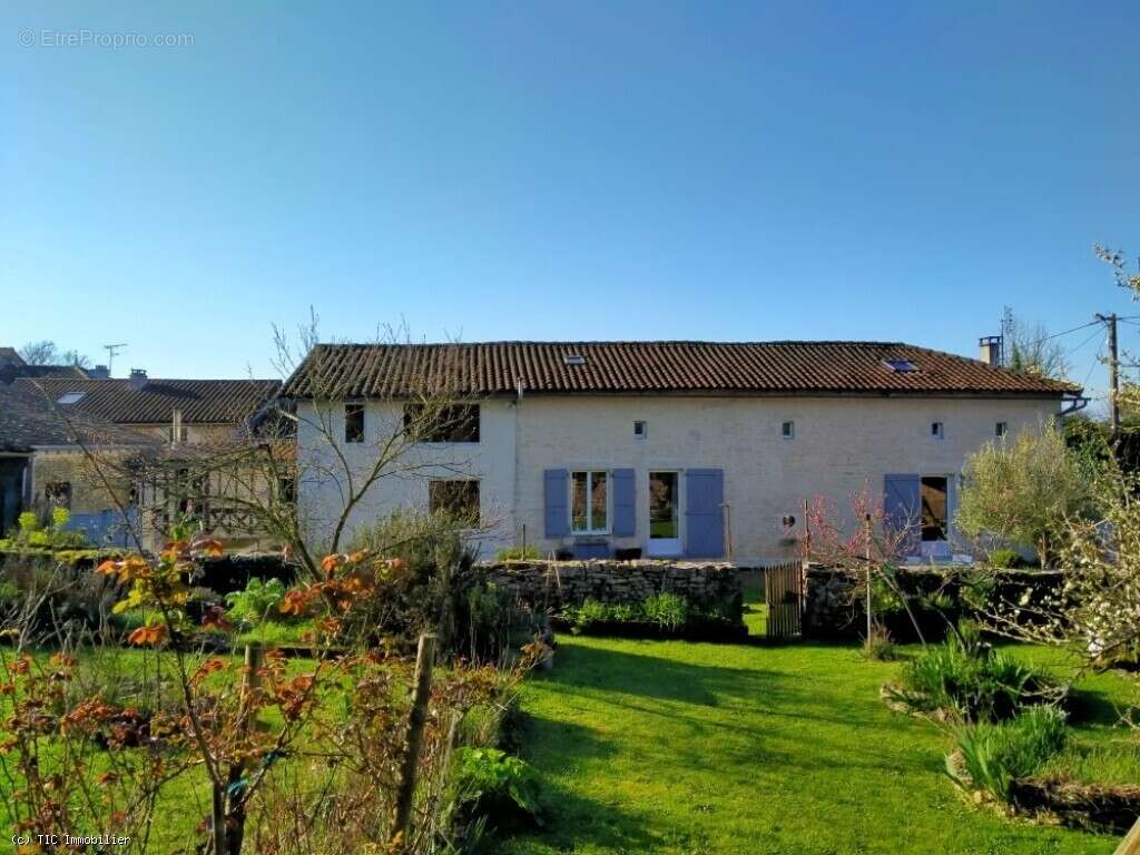 Maison à VERTEUIL-SUR-CHARENTE