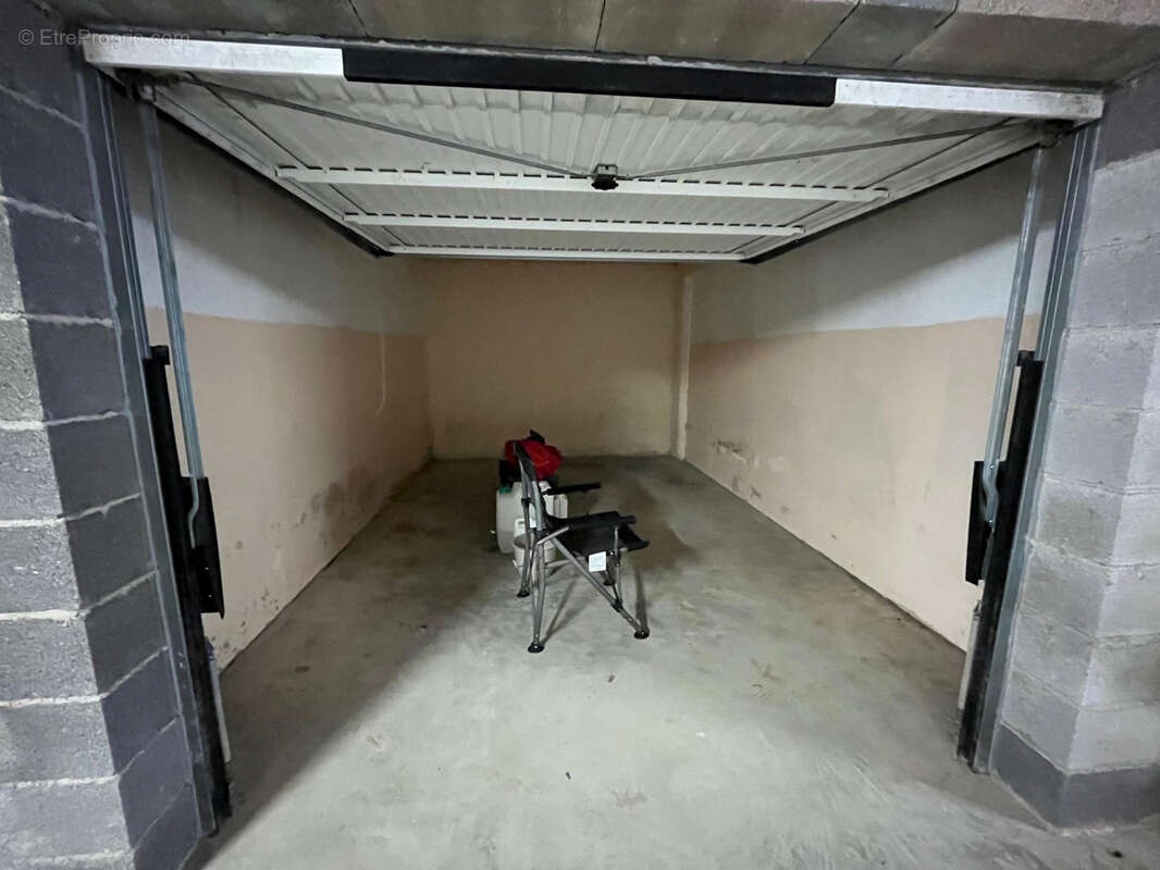 Parking à FLEURY