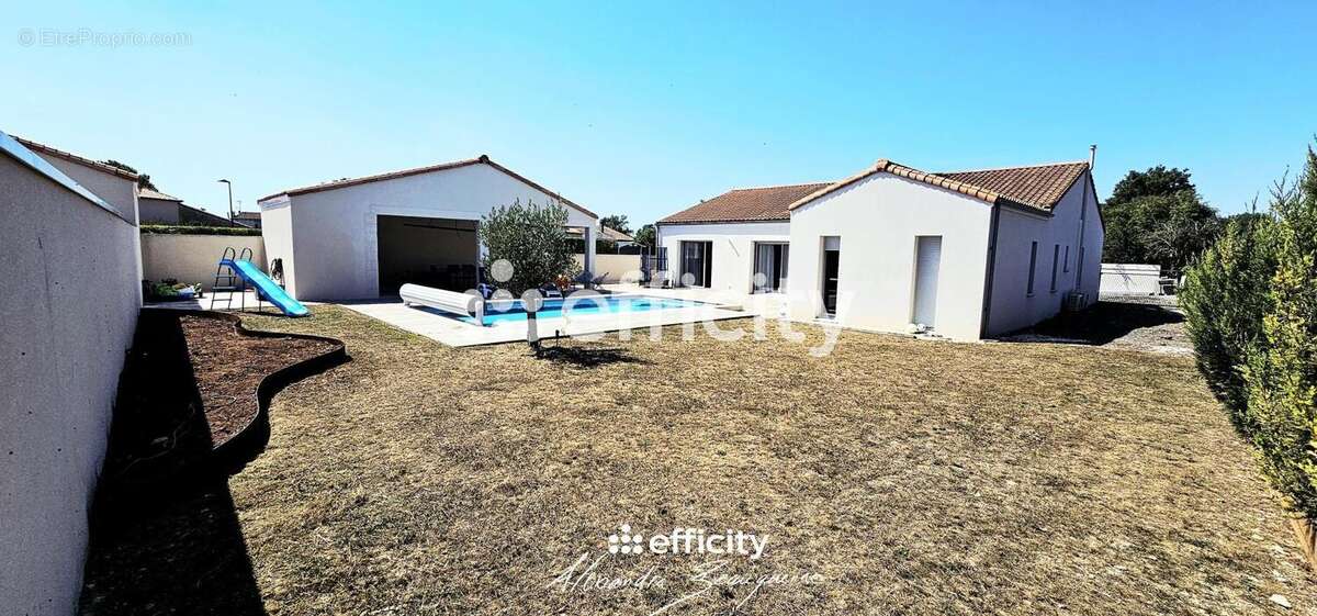 Maison 156 m² à Fors  - photo 19