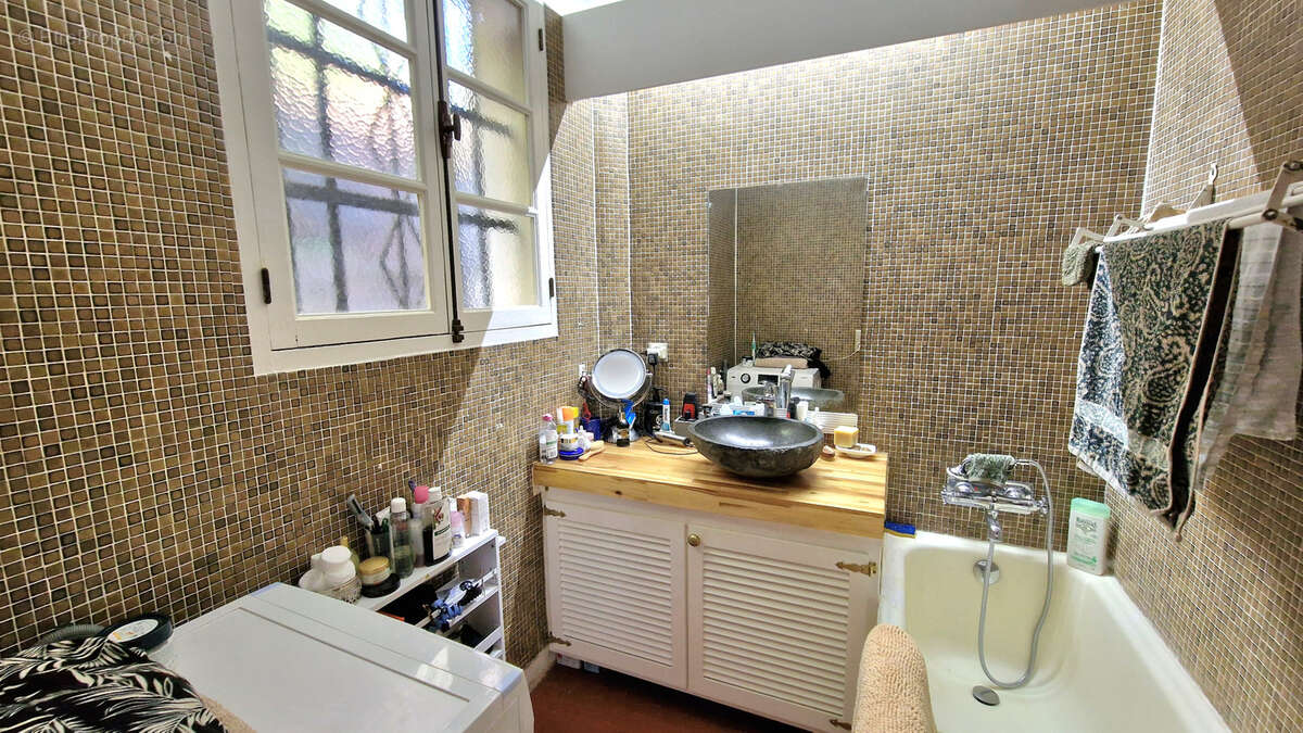 Maison à LES ISSAMBRES