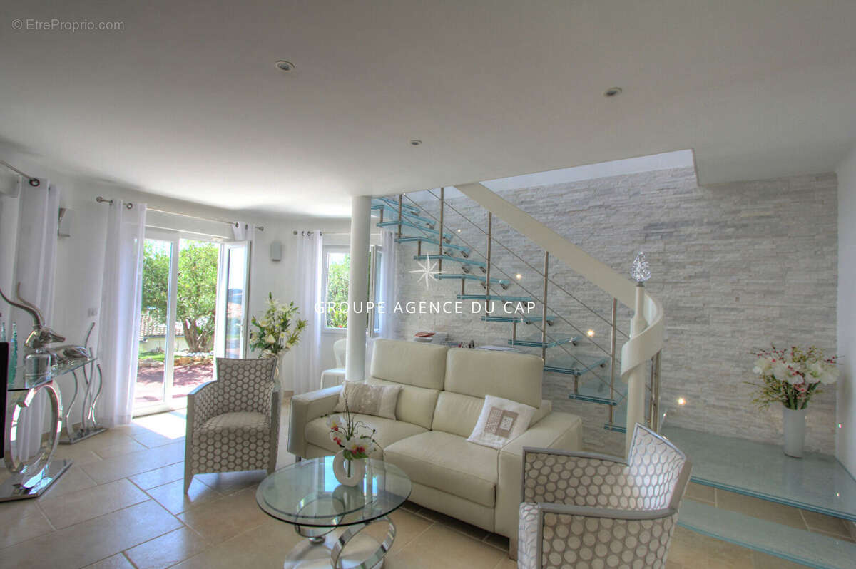 Maison à LES ISSAMBRES