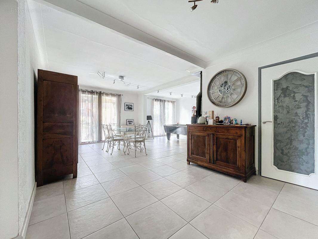 Maison à SAINT-JEAN-DE-MUZOLS