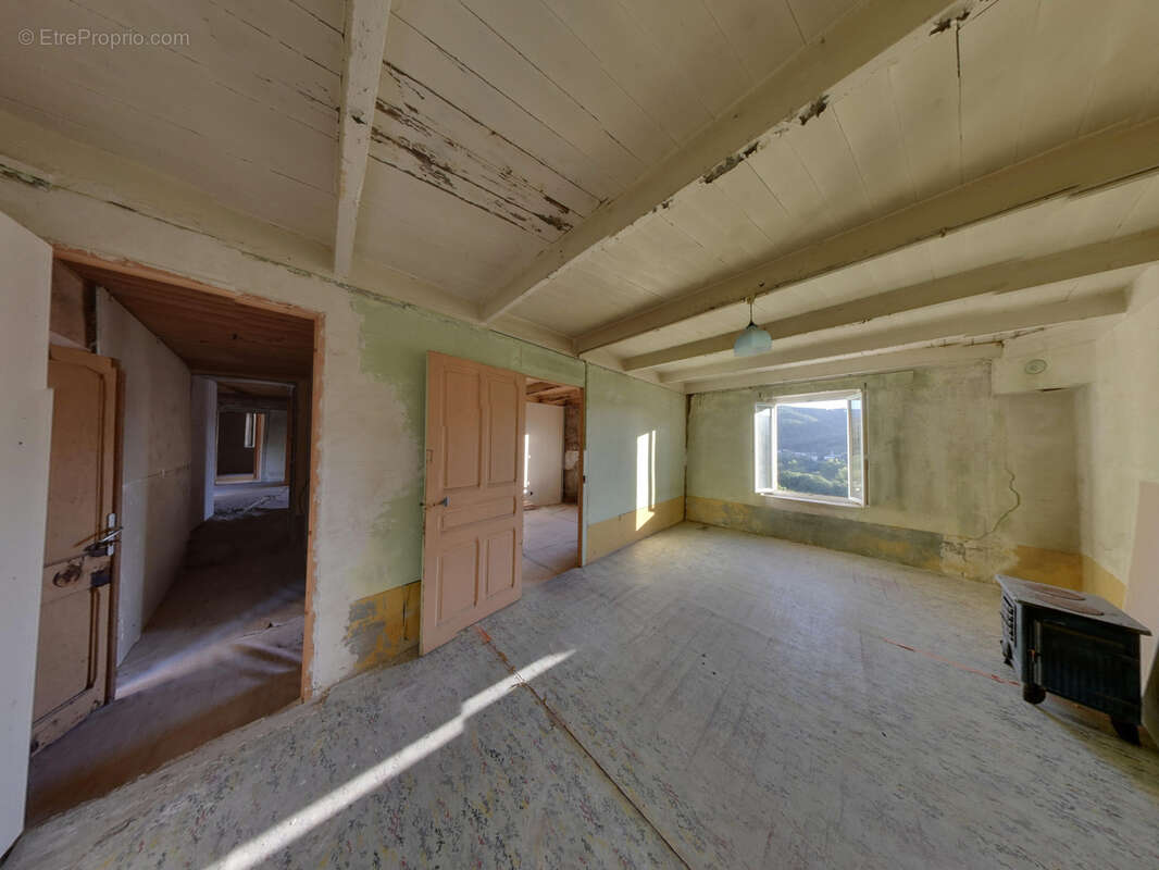 Maison à SAINT-FORTUNAT-SUR-EYRIEUX