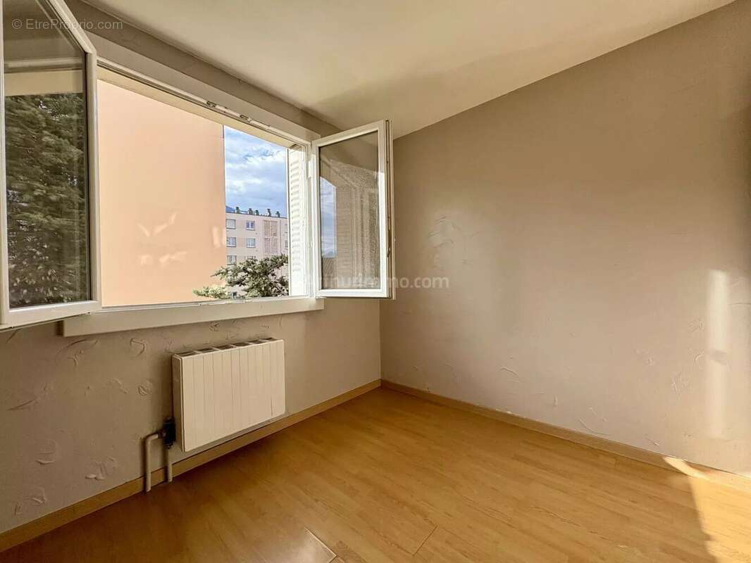 Appartement à LE PONT-DE-CLAIX