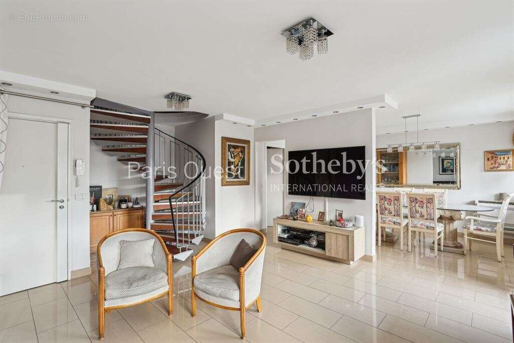 Appartement à NEUILLY-SUR-SEINE