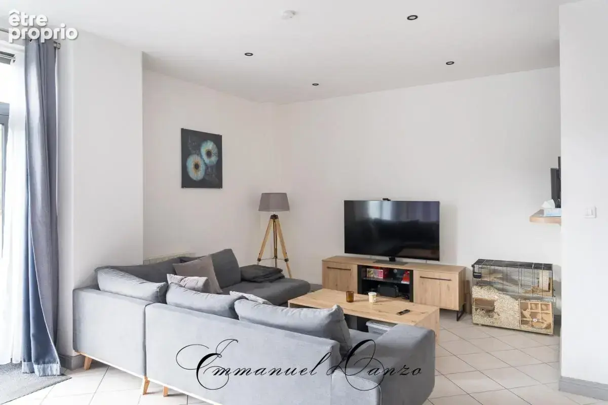 CHAMPIGNEULLES – Appartement 3 pièces rénové de 77 m² – Entrée indépendante – 2 stationnements privatifs - photo 2