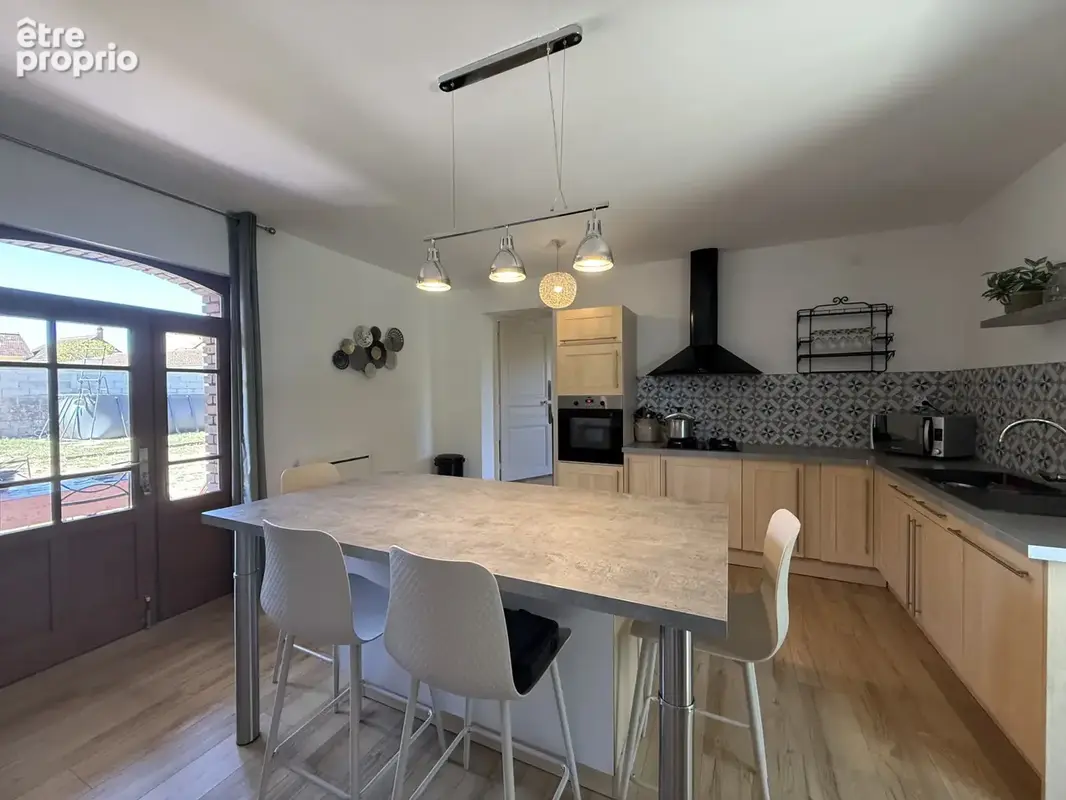 Belle longère de caractère rénovée   3 chambres, dépendances & potentiel - photo 12
