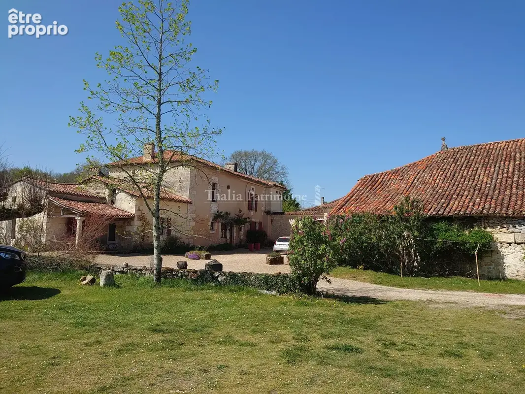 MAGNIFIQUE PROPRIETE A RENOVER   380 m2 environ -10 chambres, 1 dortoir- terrain 2ha8, dépendances - MAREUIL e - photo 6