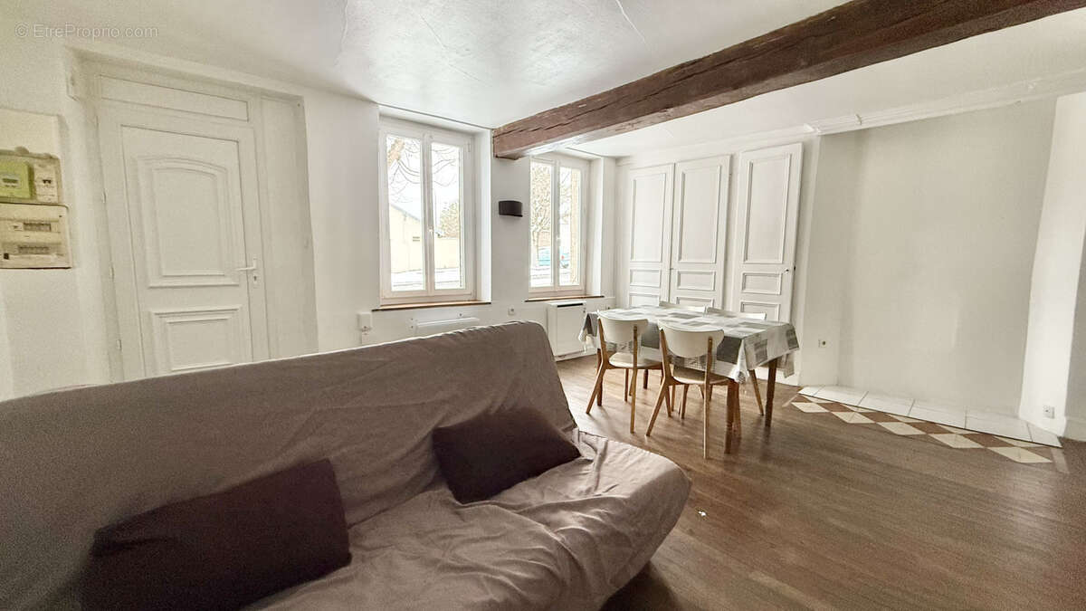 Appartement à PONT-SAINTE-MARIE