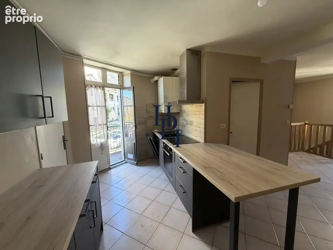 VENTE Appartement avec balcon, cave et grenier, centre-ville, Saint-Affrique - photo 2
