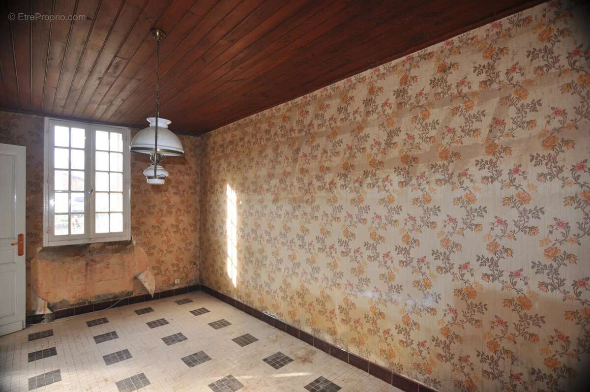 Maison à LA ROCHE-CHALAIS