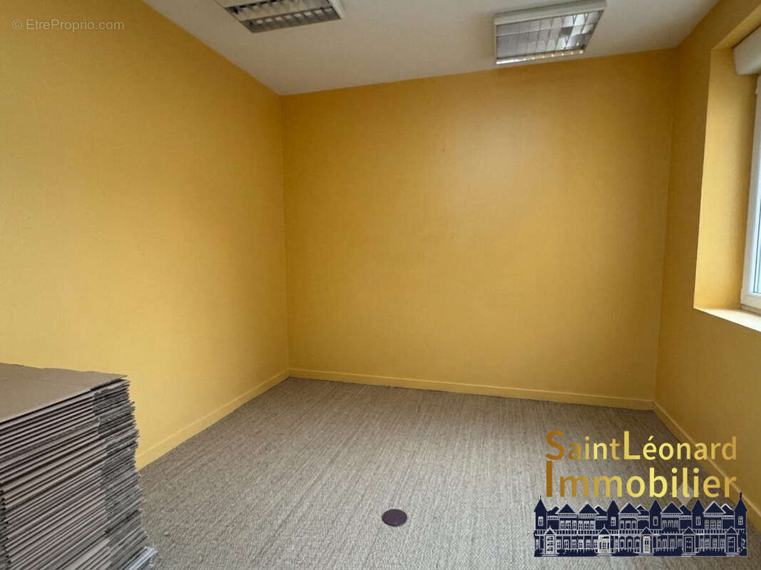 Commerce 52 m² à Fougeres  - photo 5