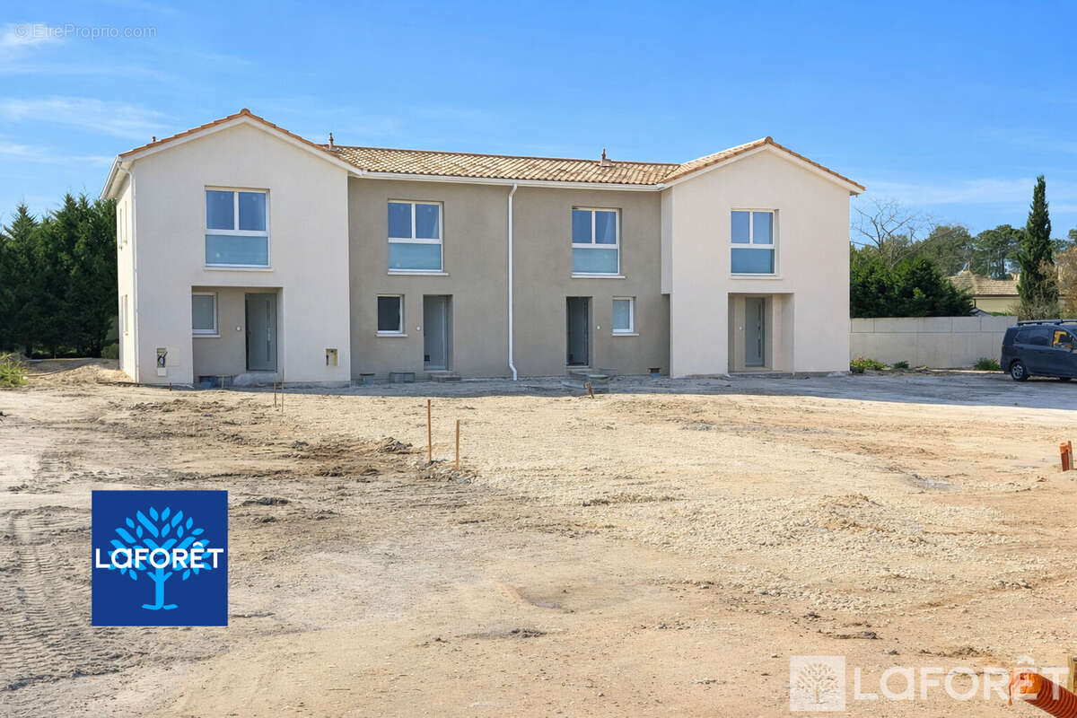 Maison à SAINT-JEAN-D'ILLAC
