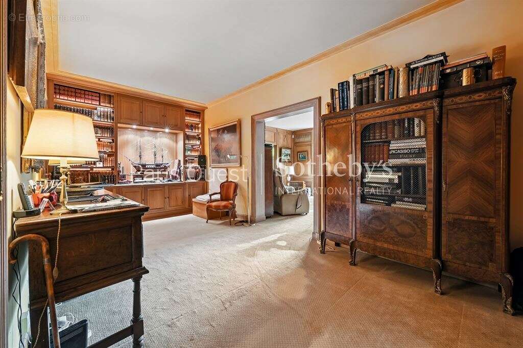 Appartement à NEUILLY-SUR-SEINE