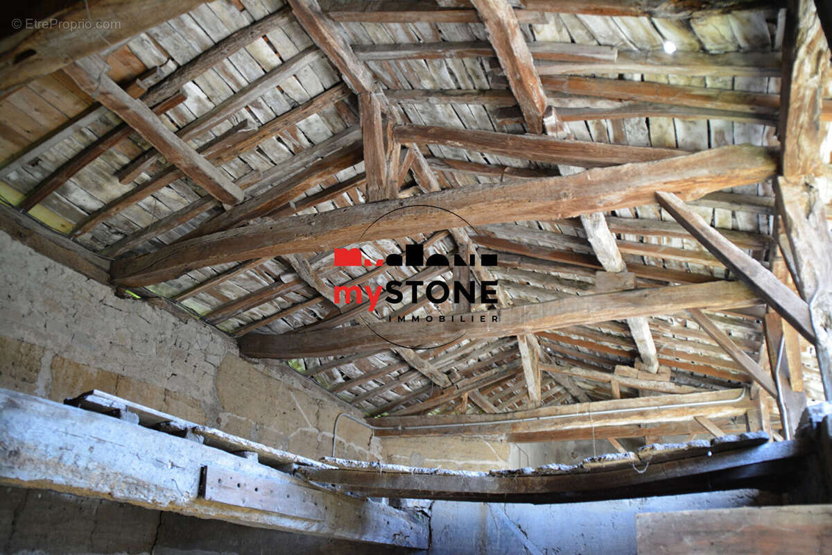 Maison à GENOUILLEUX