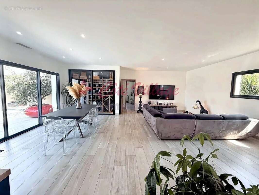 Superbe maison de plain-pied avec vue dégagée , piscine et garage - photo 7
