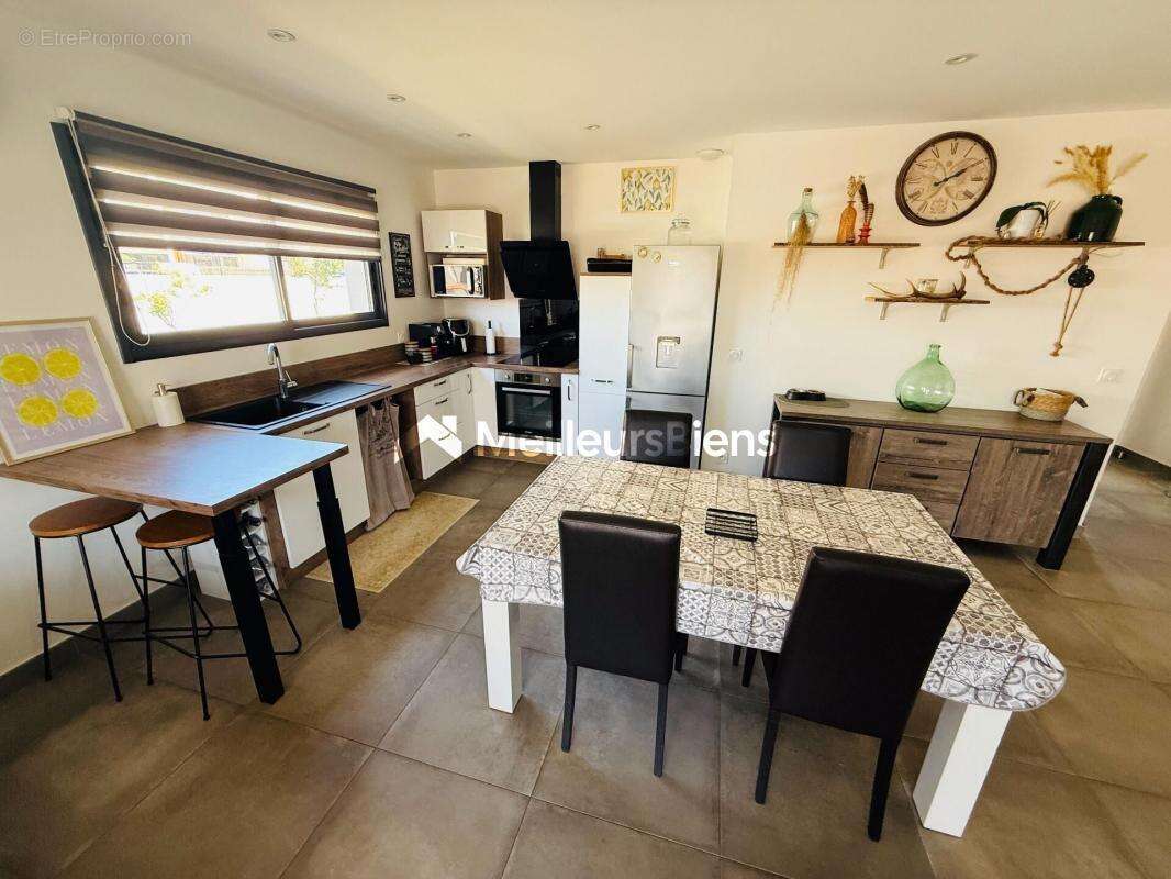 Maison à PEYRESTORTES