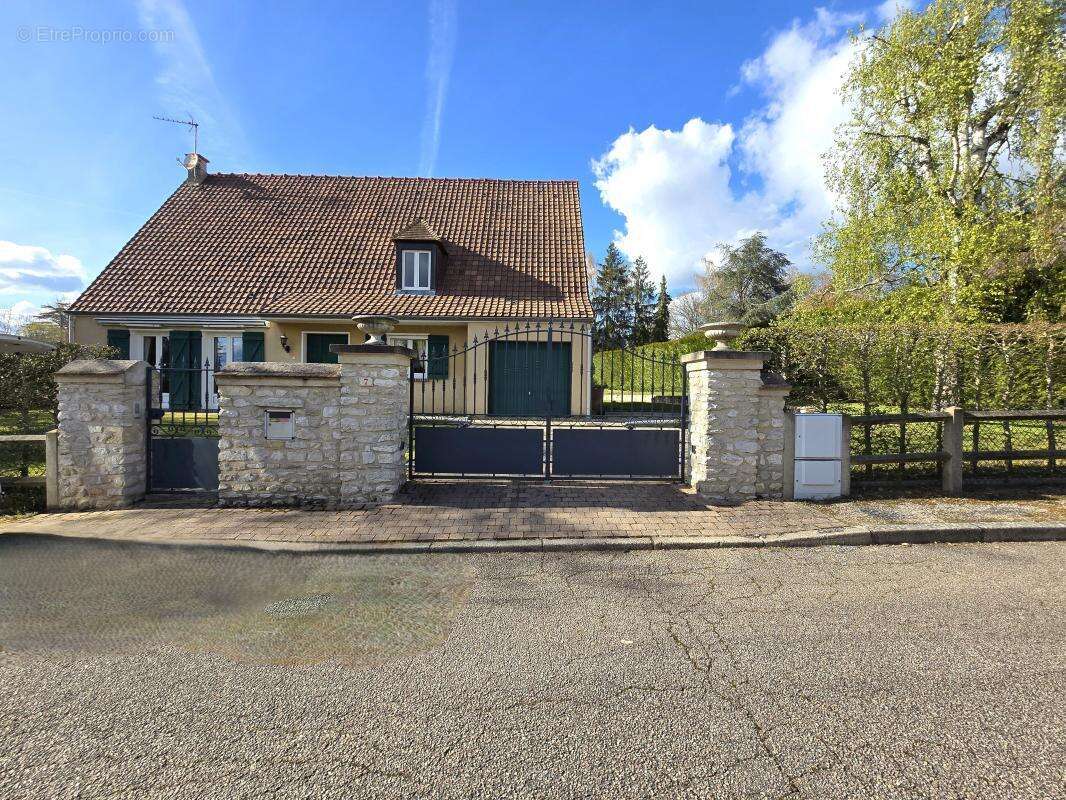 Maison à BAZAINVILLE