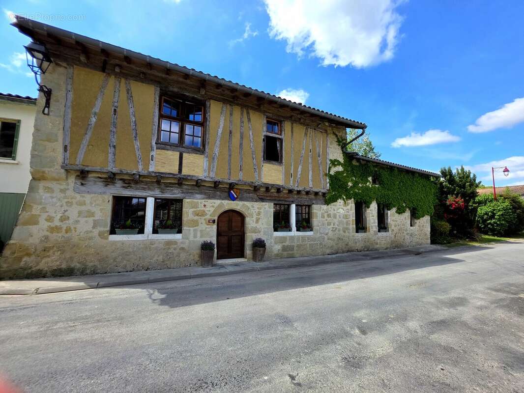 Maison à BOURGOUGNAGUE