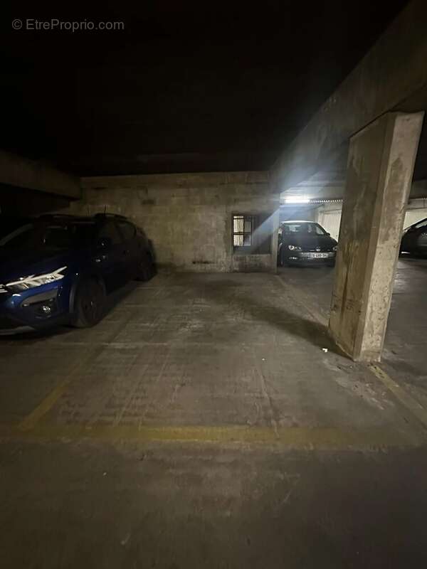 Parking à PARIS-19E