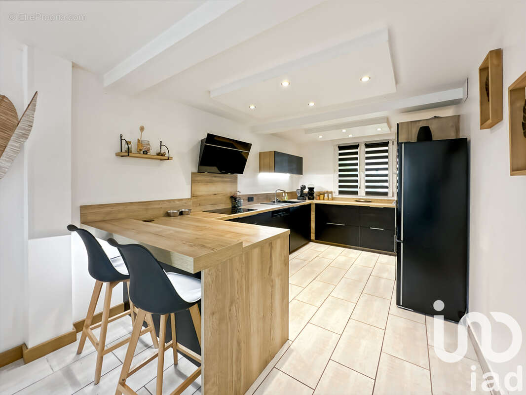 Maison 180 m² à Saint-Denis  - photo 8