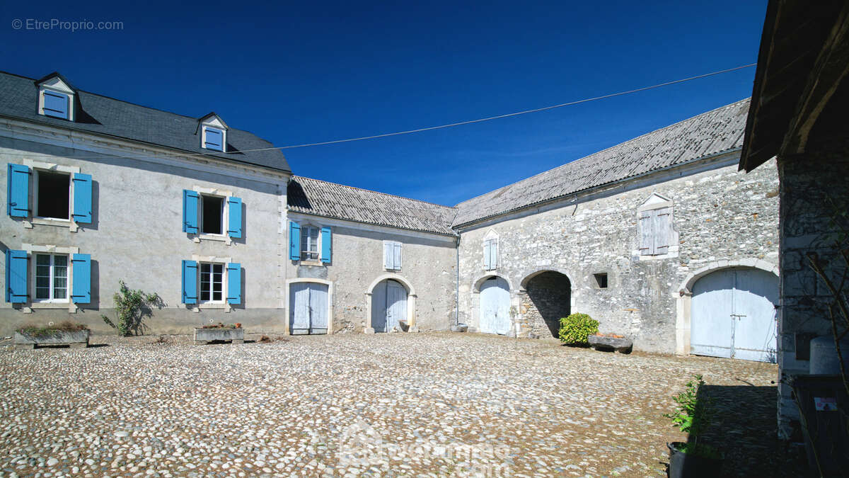 Maison à ARROS-DE-NAY