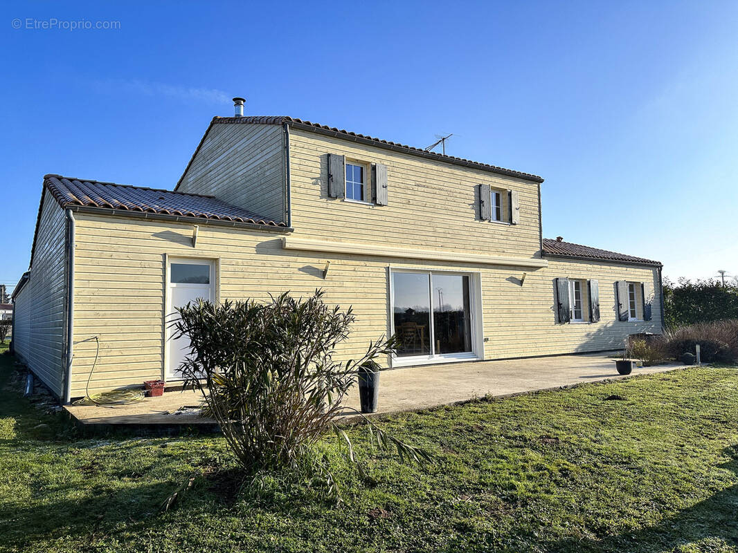 Maison à CHAMPAGNOLLES