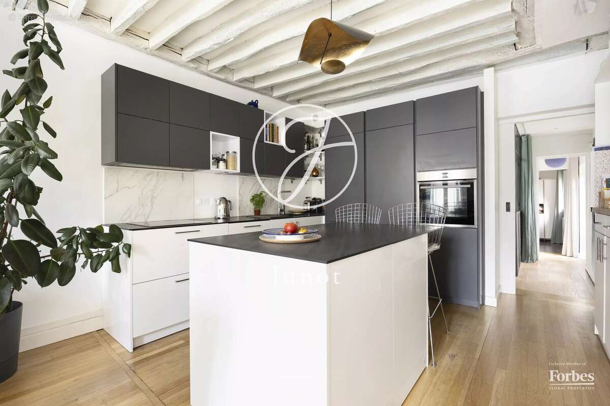 Appartement à PARIS-15E