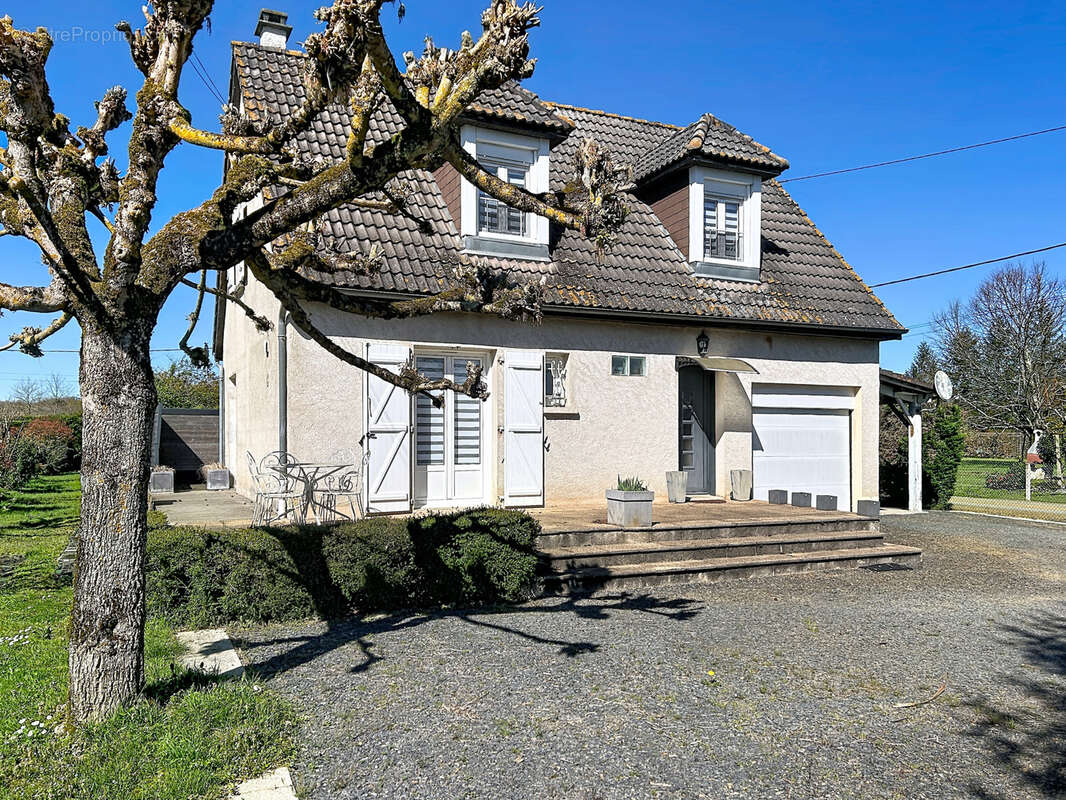 Maison à SAINT-PANTALEON-DE-LARCHE