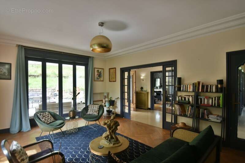 Maison à COURS-LA-VILLE