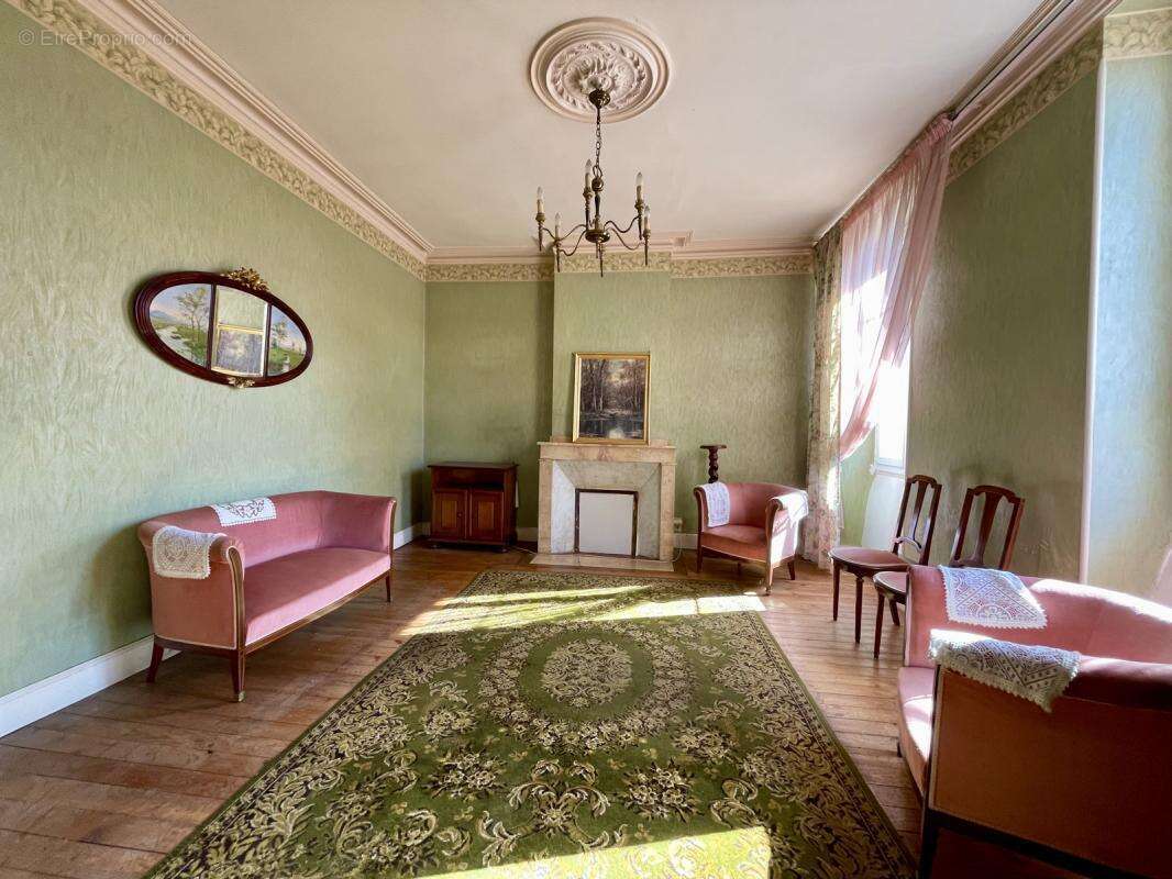 Maison à MIRANDOL-BOURGNOUNAC