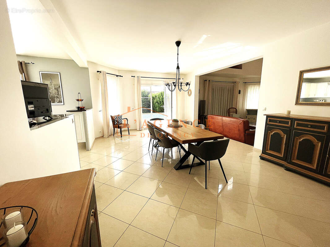 Maison à COUTEVROULT