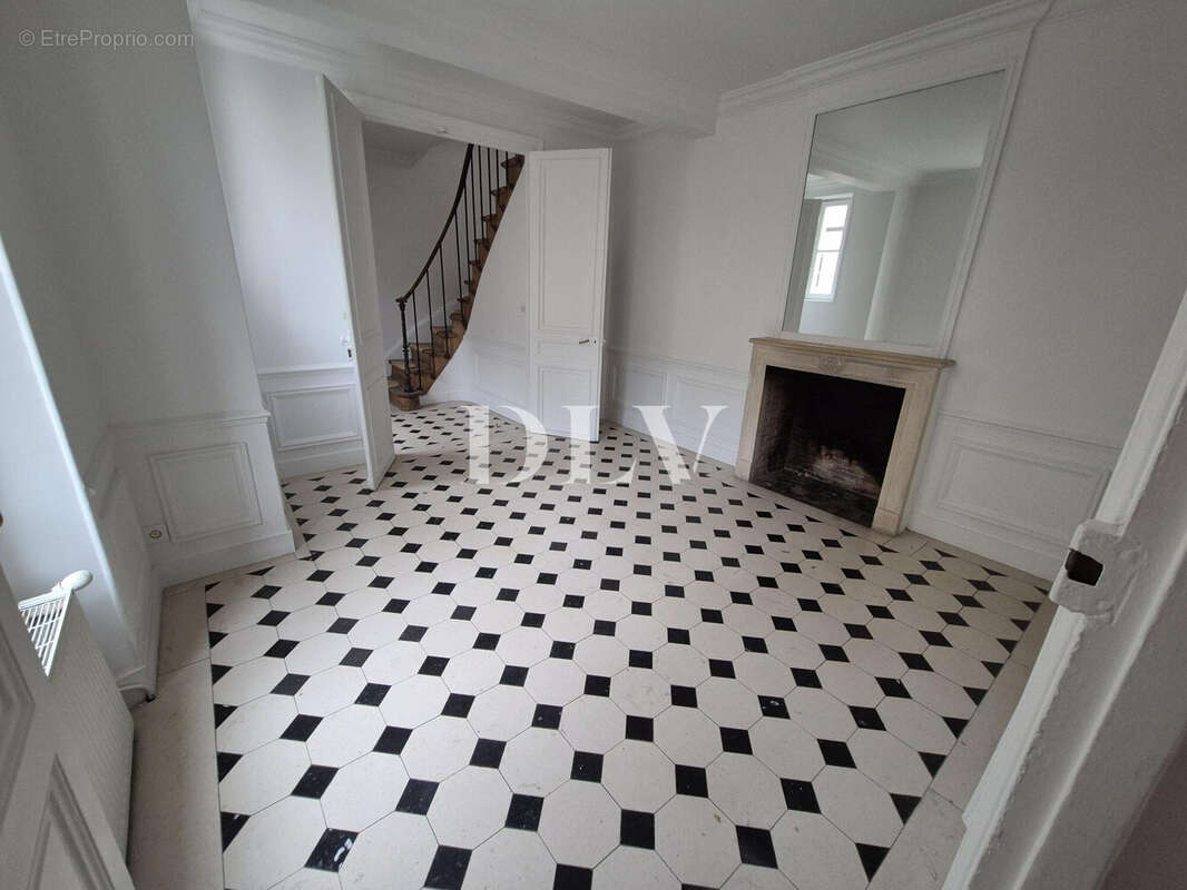 Maison à FONTAINEBLEAU