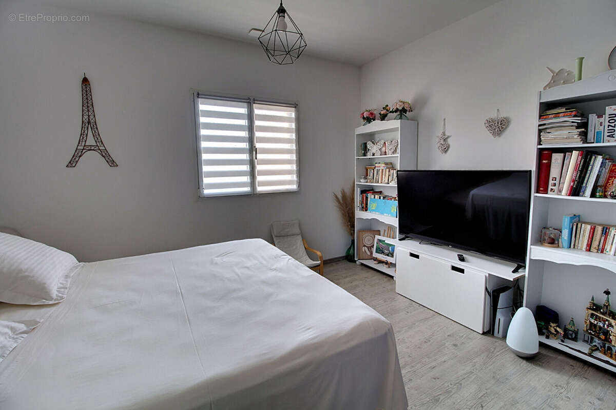 A VENDRE ! Maison contemporaine à Draguignan de 159 m² avec piscine et double garage - photo 15