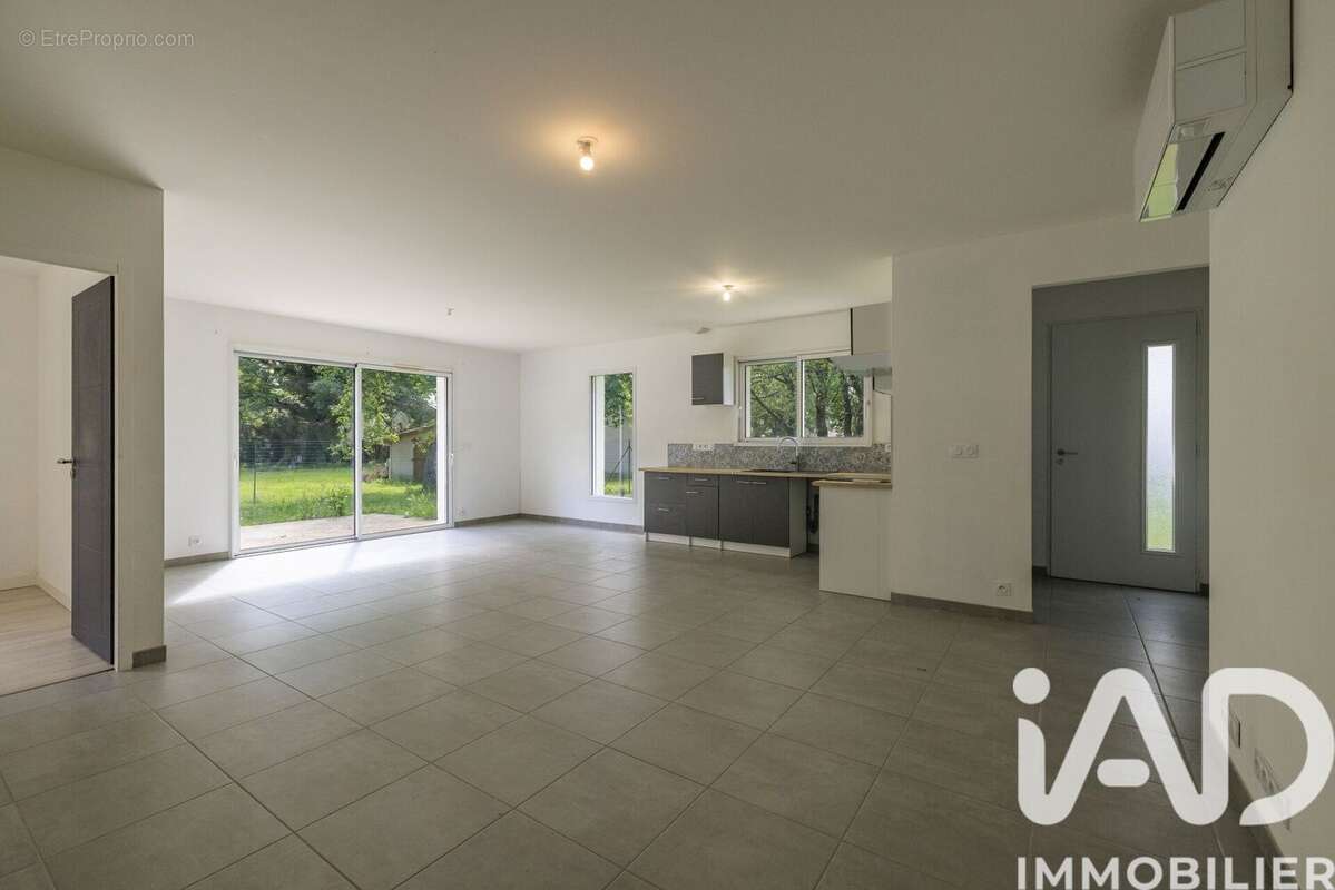Maison 86 m² à Chamadelle  - photo 2