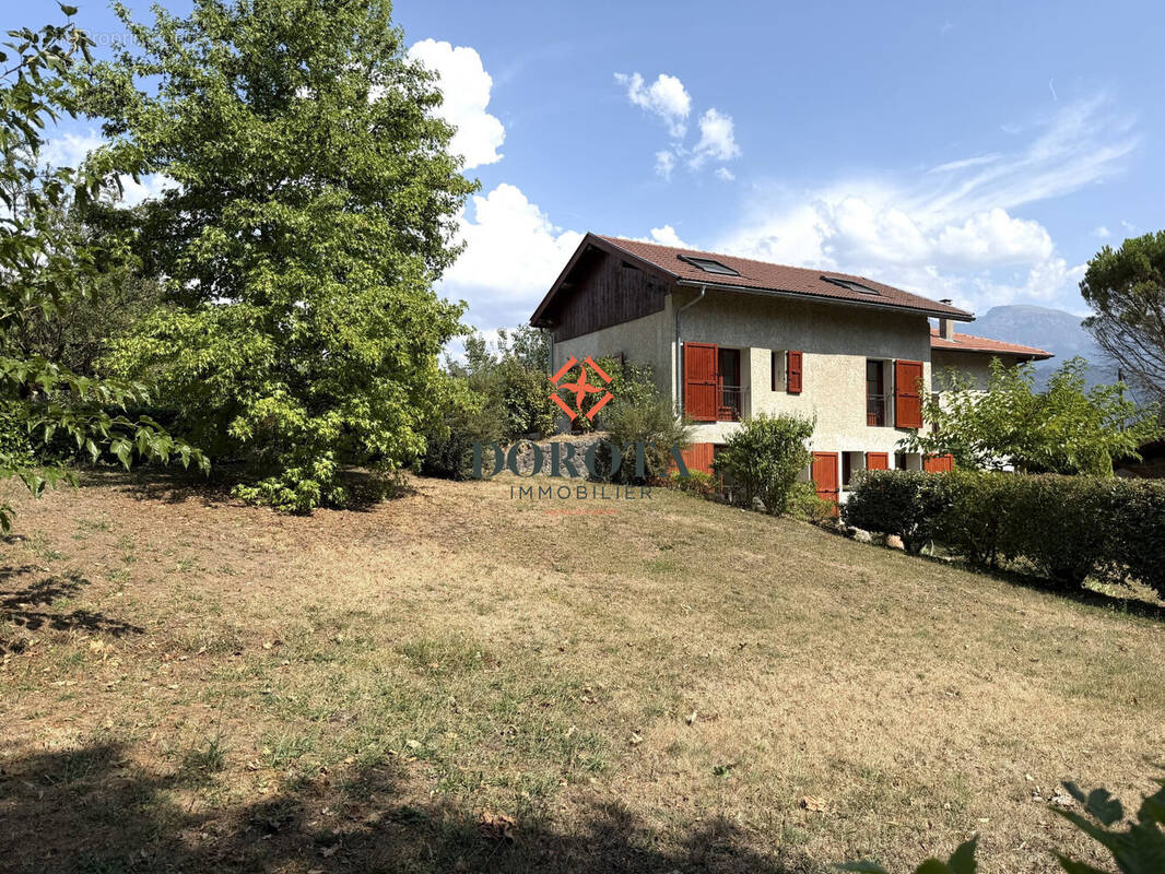 Appartement à SAINT-ISMIER
