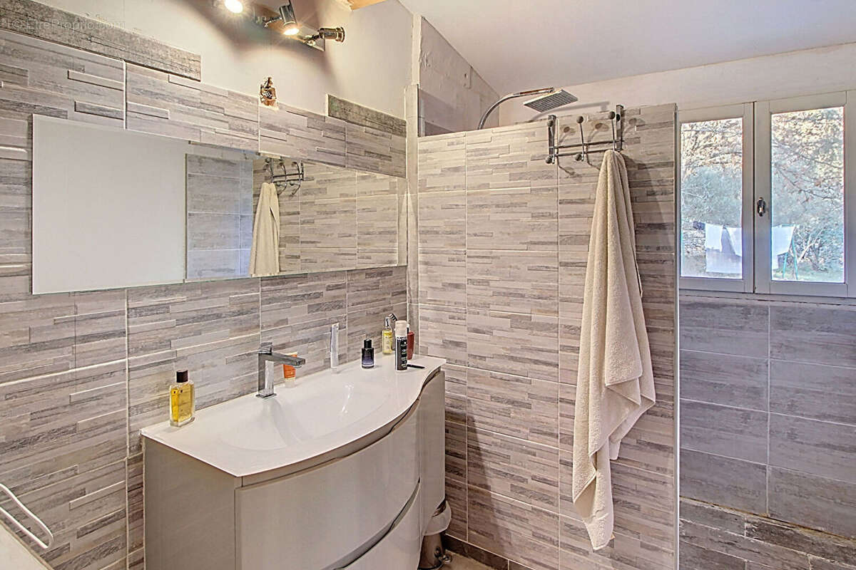 Maison à ENTRECASTEAUX