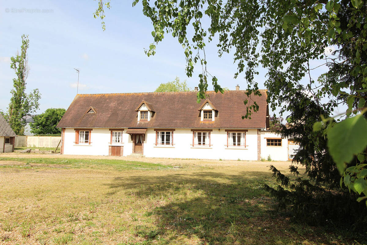 Maison à TREMBLAY-LES-VILLAGES