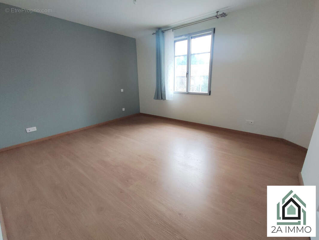 Maison à SAINT-HILAIRE-LES-MONGES