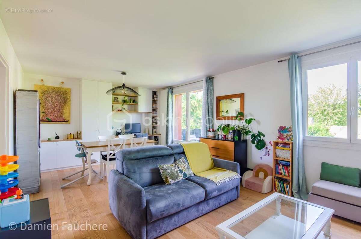 Massy Descartes, Appartement 4 pièces en très bon état, avec balcon, cave et garage ! - photo 2