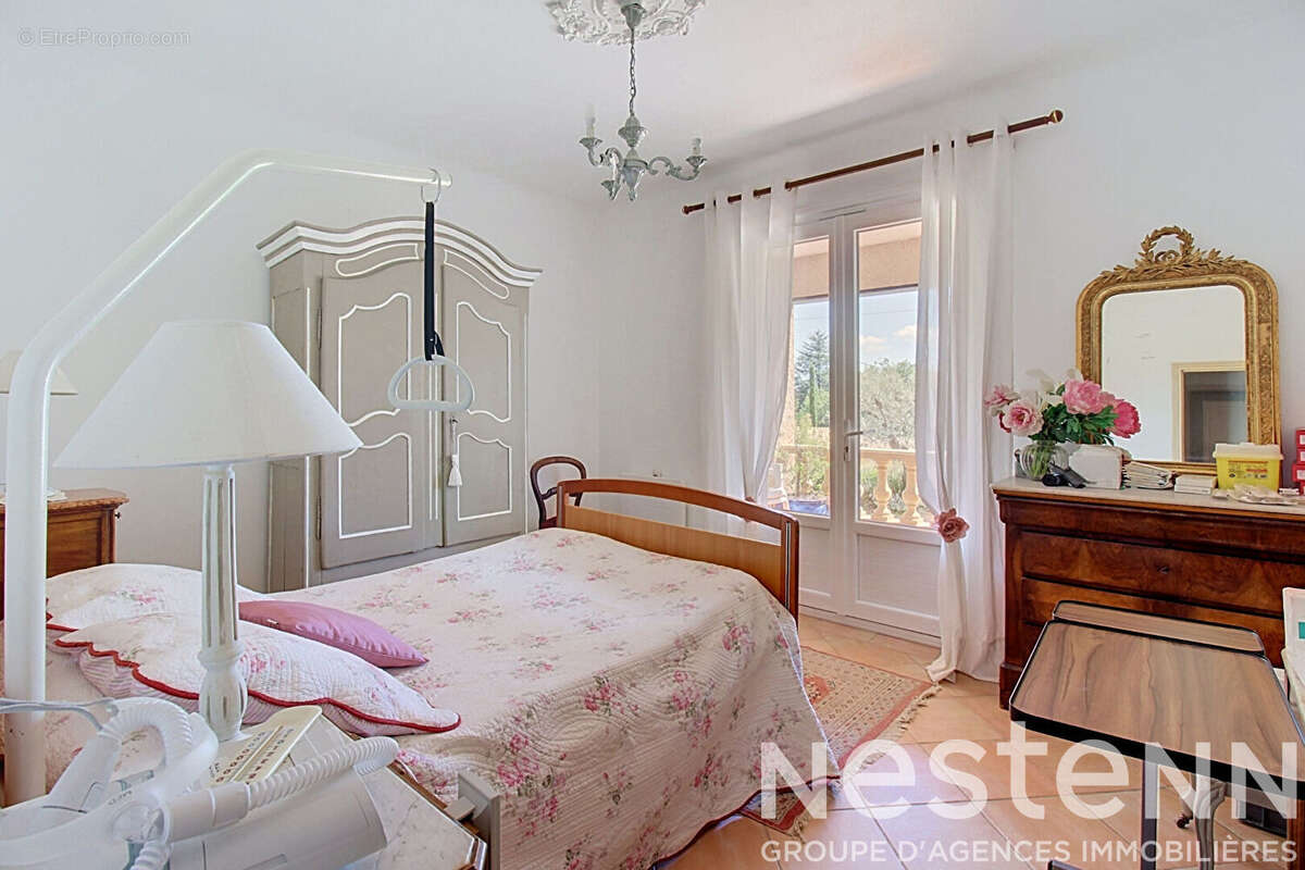 A VENDRE DRAGUIGNAN Villa 180m² avec piscine et vue dégagée - 4553m² de terrain - photo 17